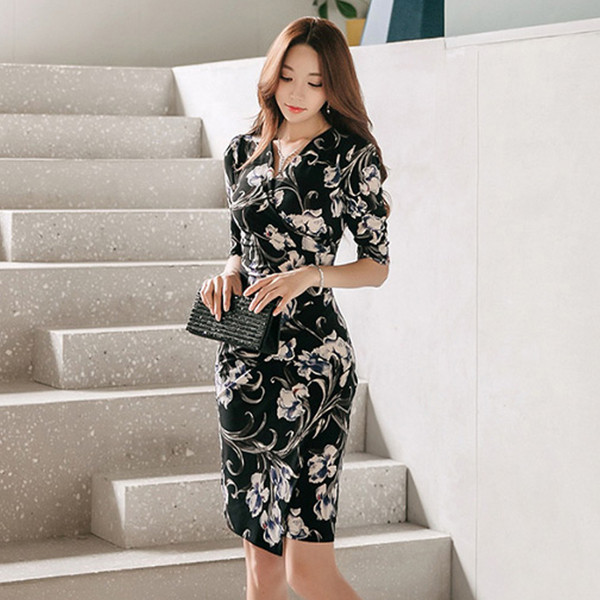 Κομψό γυναικείο φόρεμα με 3/4 μανίκι και floral μοτίβο