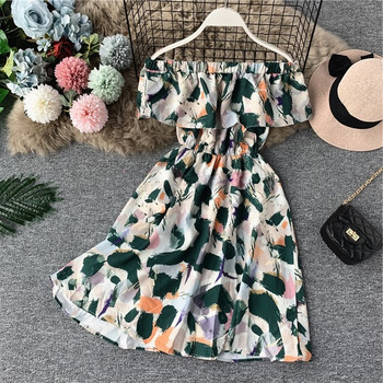 Καθημερινό γυναικείο φόρεμα με φυτικό μοτίβο και γυμνά ώμους