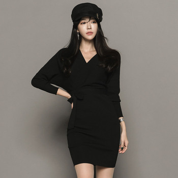 Μοντέρνο γυναικείο φόρεμα με μακριά μανίκια σε μαύρο χρώμα