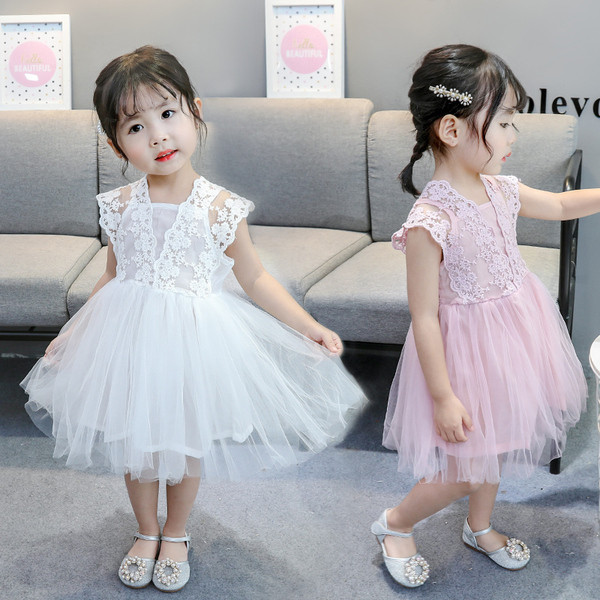 Детска модерна рокля в два цвята с тюл и дантела 