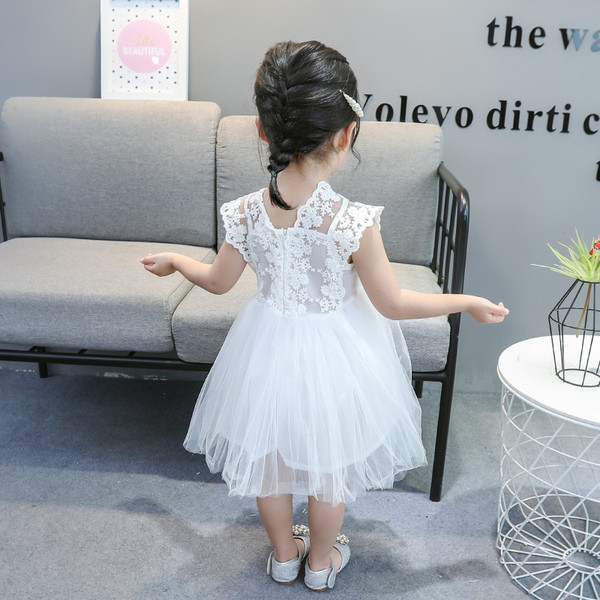 Детска модерна рокля в два цвята с тюл и дантела 