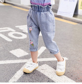 Modern gyerekfarmer hímzéssel és zsebekkel lányoknak