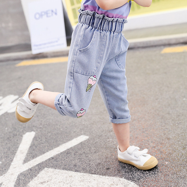 Modern gyerekfarmer hímzéssel és zsebekkel lányoknak