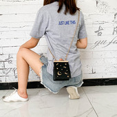 Modern női táska fém elemmel, négy színben