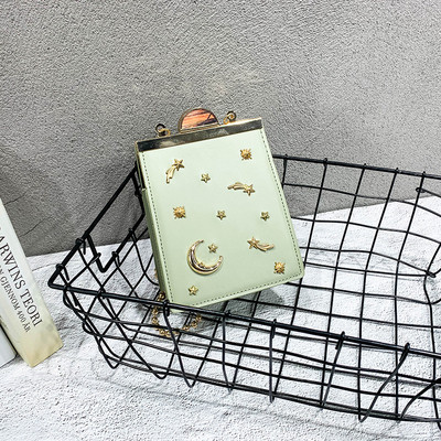 Modern női táska fém elemmel, négy színben