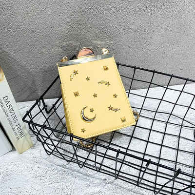 Modern női táska fém elemmel, négy színben