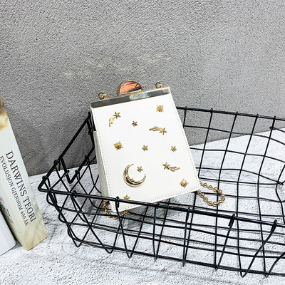 Modern női táska fém elemmel, négy színben