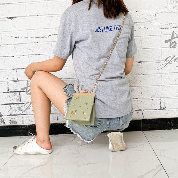 Modern női táska fém elemmel, négy színben