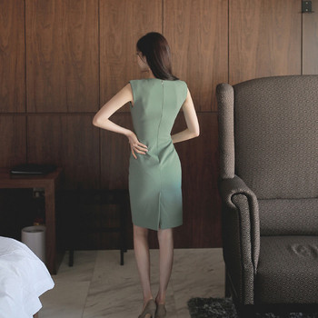 Casual γυναικείο φόρεμα με λαιμόκοψη σε σχήμα Ο σε λευκό χρώμα