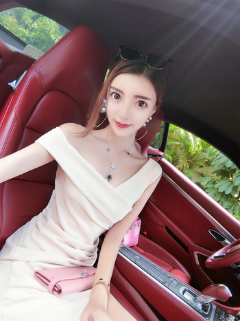 Κομψό γυναικείο φόρμα με ντεκολτέ σε σχήμα V σε δύο χρώματα