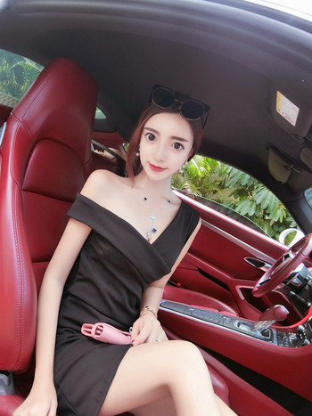 Κομψό γυναικείο φόρμα με ντεκολτέ σε σχήμα V σε δύο χρώματα