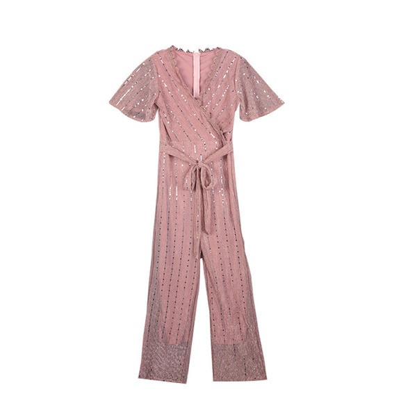 Κομψές γυναικείες φόρμες με ντεκολτέ σε σχήμα V και λαμπερά στοιχεία