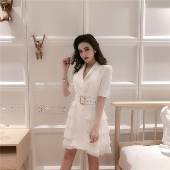 Stílusos női ruha V-nyakú 3/4-es ujjakkal és derékövvel