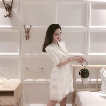 Stílusos női ruha V-nyakú 3/4-es ujjakkal és derékövvel