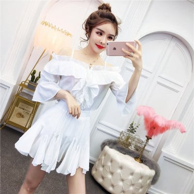 Μοντέρνο γυναικείο σετ - φούστα και μπλούζα