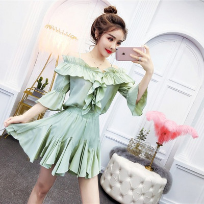 Μοντέρνο γυναικείο σετ - φούστα και μπλούζα