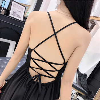 Hosszú, elegáns ruha V-nyakkal és hasítékkal