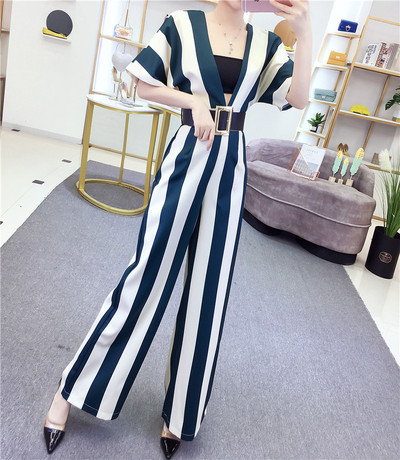 Κομψές γυναικείες φόρμες σε τρία χρώματα