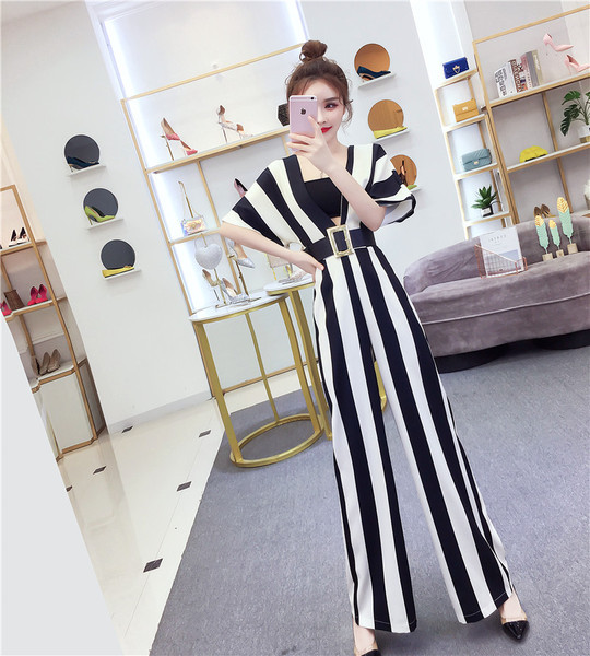 Κομψές γυναικείες φόρμες σε τρία χρώματα