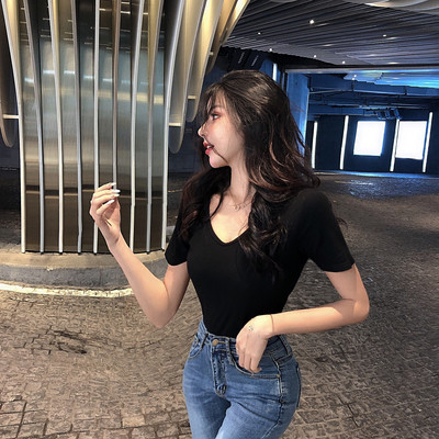 Γυναικεία T-shirt με κοντά μανίκια