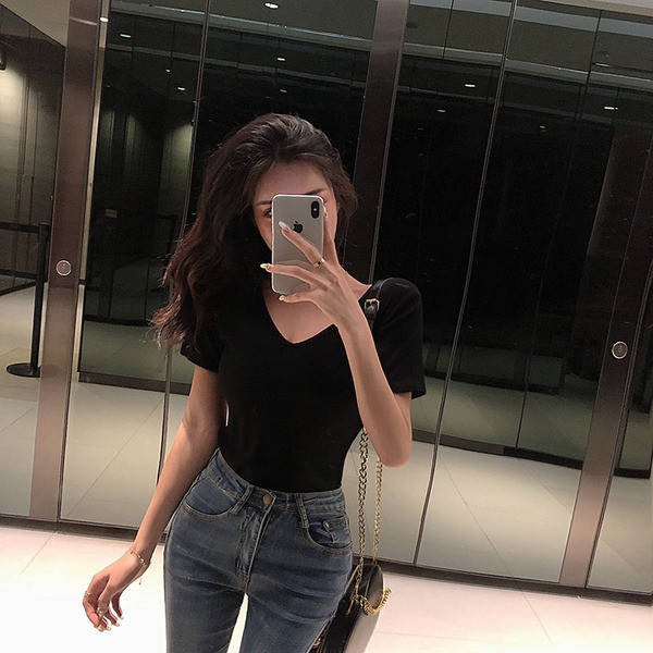 Γυναικεία T-shirt με κοντά μανίκια