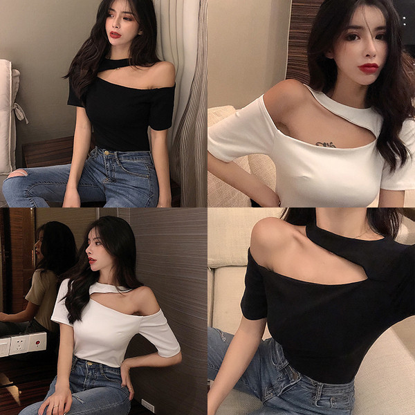 Γυναικεία μπλούζα με κοντό μανίκι σε λευκό και μαύρο χρώμα