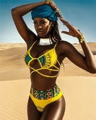 Stílusos, kétrészes női fürdőruha etno motívummal