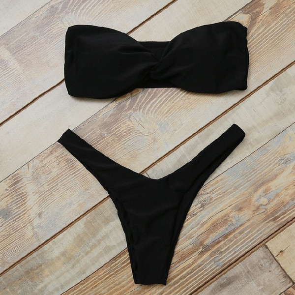 Stílusos női kétrészes fürdőruha, több színben rátéttel