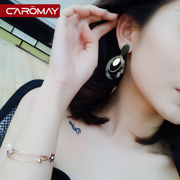 Modern lógó női fülbevaló