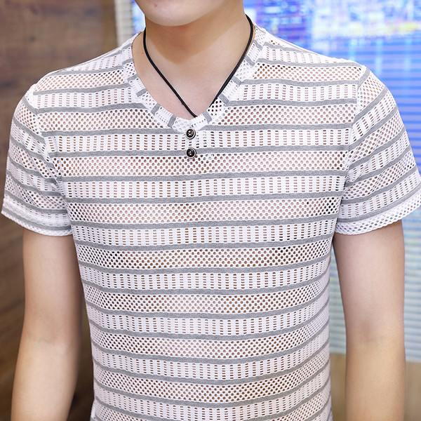 Férfi póló három színben V-nyakkal és gombokkal