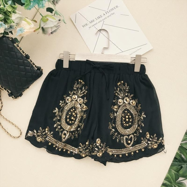 Модерни дамски къси панталони с връзки и камъни в няколко цвята