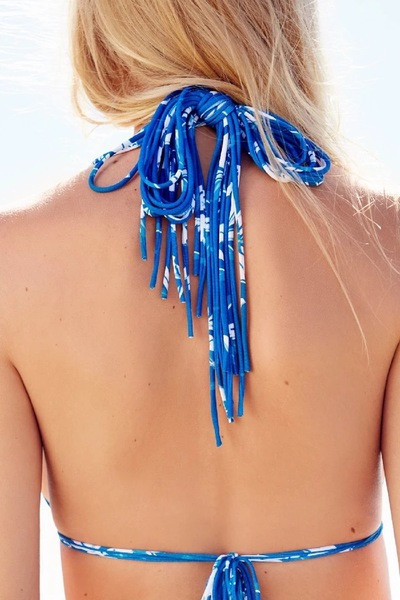 Kétrészes női fürdőruha háromszög alakú felsővel, kék színben