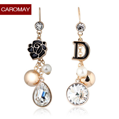 Női lógó fülbevaló gyöngyökkel és kövekkel