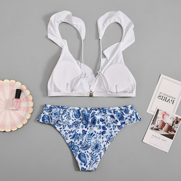 Μοντέρνο μαγιό σε λευκό χρώμα σε τρία μοντέλα