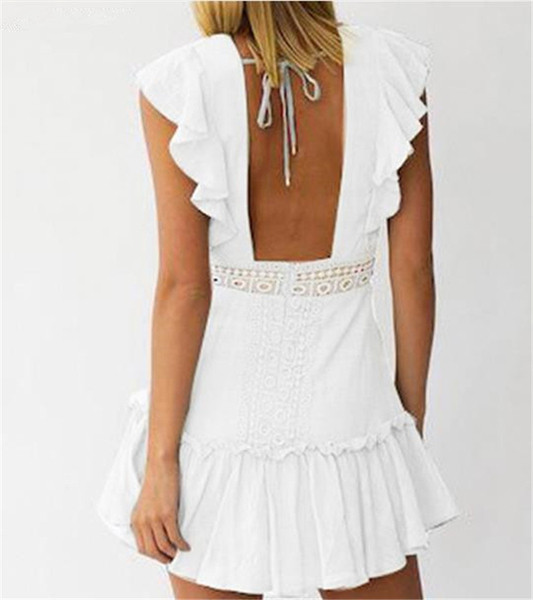 Alkalmi női ruha mély nyakkivágással, fehér színben