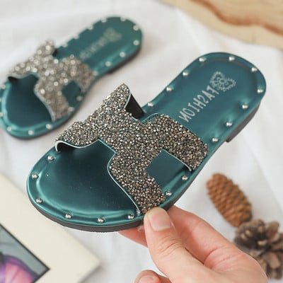 Modern gyerekpapucs három színben, díszkövekkel