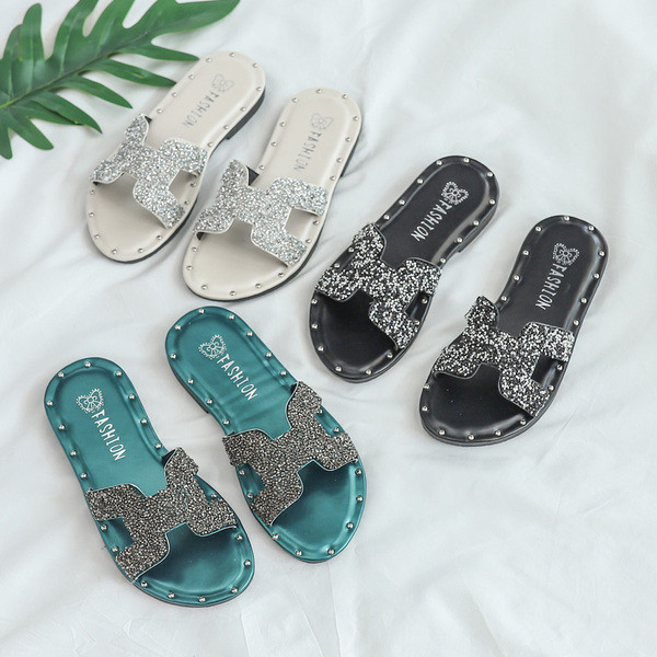 Modern gyerekpapucs három színben, díszkövekkel