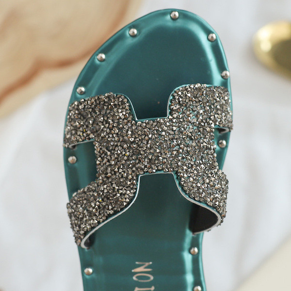 Modern gyerekpapucs három színben, díszkövekkel