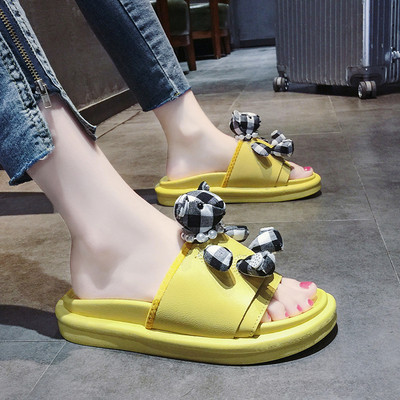 Stílusos női papucs három színben 3D elemmel