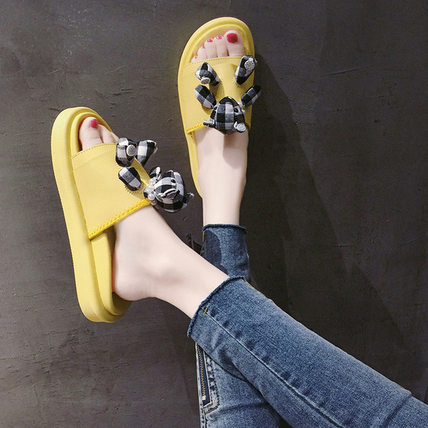 Stílusos női papucs három színben 3D elemmel