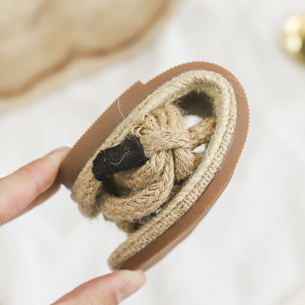 Aktuális gyerekszandál lányoknak - két színben