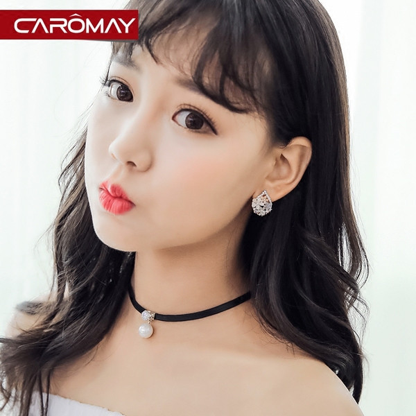 Női fülbevaló virágokkal és kövekkel