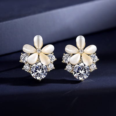 Modern női fülbevaló virágokkal és kövekkel