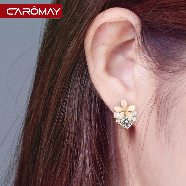 Modern női fülbevaló virágokkal és kövekkel