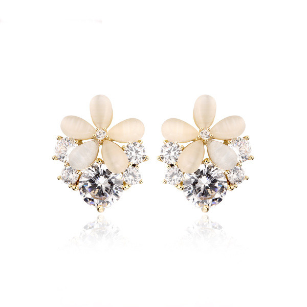 Modern női fülbevaló virágokkal és kövekkel