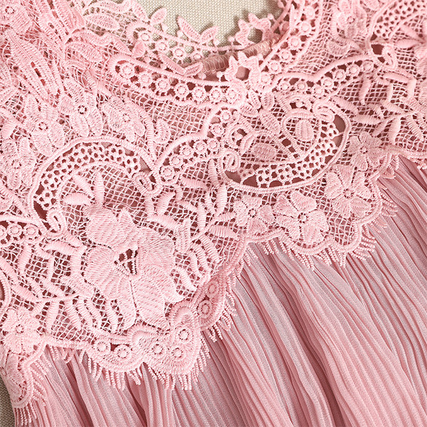 Modern női tanktop széles modell vékony pántokkal és csipkével több színben