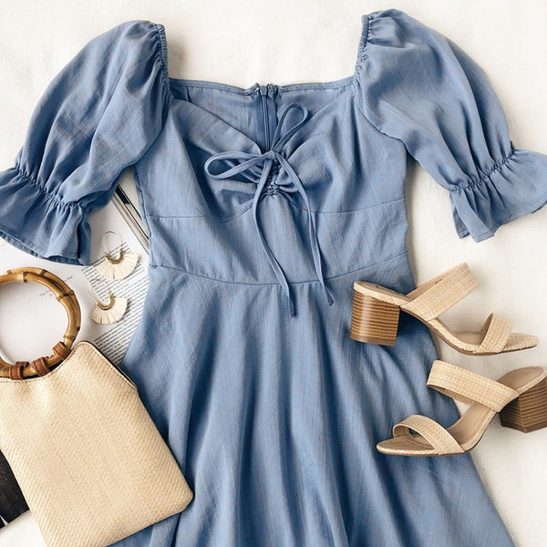 Alkalmi női ruha rövid ujjú, kék színű nyakkendővel