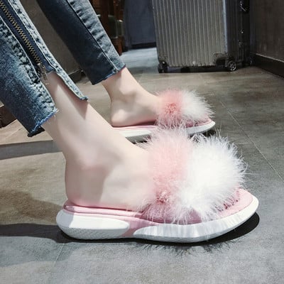 Σύγχρονες γυναικείες παντόφλες σε τέσσερα χρώματα