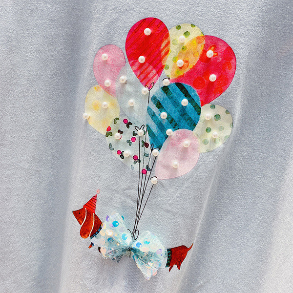 Modern női póló 3D elemekkel, gyöngyökkel és rátéttel