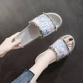 Μοντέρνες γυναικείες παντόφλες με πούλιες σε τέσσερα χρώματα